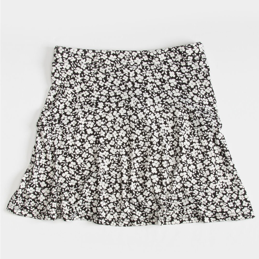 White Fawn girls floral knit flounce skirt XL NWOT never worn. Black & white.